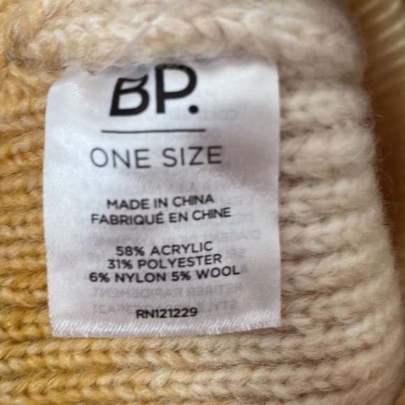 BP cream ombré beanie hat NWT - Picture 3 of 4